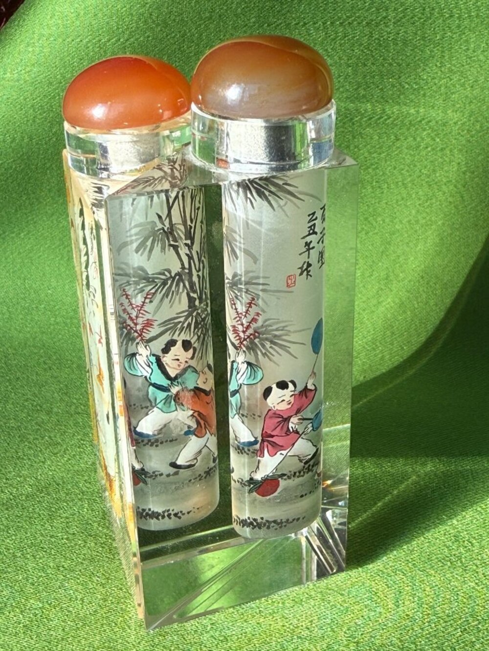 VTG Chinese Triangle Crystal Inside Painted Red Agate Lid Snuff Bottle